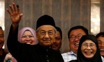 Tân thủ tướng 92 tuổi của Malaysia cam kết thu hồi tiền tham nhũng