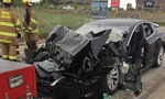 Tesla điều tra xe tự lái tông đuôi xe cứu hỏa dừng đèn đỏ