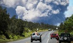 Núi lửa Hawaii 'nâng độ cao' cột tro bụi lên 9.000m