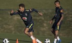 Brazil lo lắng về phong độ của Neymar