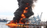 Tàu cá chục tỷ cháy rụi tại cảng