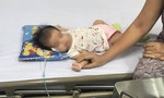Sặc sữa, bé gái 2 tháng tuổi ở Sài Gòn suýt chết