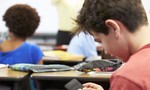 Pháp cấm học sinh mang smartphone tới trường