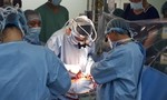 Giám đốc bệnh viện đưa quả tim từ Hà Nội về Huế ghép cho bệnh nhân