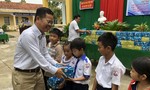 Trao 6.000 cuốn tập cho các em học sinh tại Phú Yên