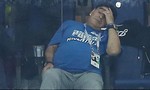 Maradona ôm đầu, HLV Sampaoli cầu xin sự tha thứ