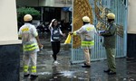 CSGT TP.HCM tặng áo mưa cho thí sinh và phụ huynh