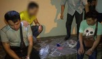 Hai sinh viên Lào giấu ma túy khắp xe khách chuyển vào Việt Nam