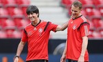 Joachim Loew mạo hiểm với Manuel Neuer