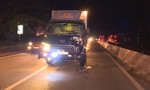 Qua đường trong đêm, một người bị xe tải tông tử vong
