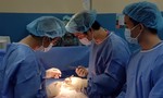 Bác sĩ cắt 40cm ruột của thai phụ cứu hai mẹ con