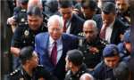 Cựu thủ tướng Malaysia ra trình diện trước toà