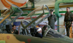 Iran tăng cường sức mạnh quân sự, ra mắt máy bay mới