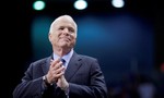 Tổng thống Trump chia buồn và bày tỏ lòng tôn trọng Thượng nghị sỹ John McCain