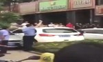 Cảnh sát nổ súng giải tán đám đông giành giật mua rượu Mao Đài