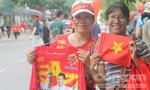 CĐV ở Sài Gòn kéo về phố đi bộ cổ vũ Olympic Việt Nam