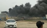 Cháy lớn tại công ty người Trung Quốc thuê, cột khói đen bao trùm