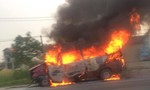 Xe khách gây tai nạn rồi bốc cháy, hai người bị thương