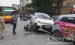 Hiện trường xe 'điên' tông hàng loạt xe máy, nhiều người bị thương