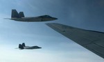 F-22 Mỹ chặn máy bay ném bom Tu-95MS Nga trên Bắc Băng Dương