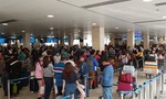 Sân bay Tân Sơn Nhất bắt đầu nhộn nhịp khách về Tết