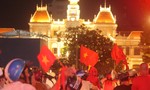 Người dân TP.HCM ra đường mừng chiến thắng của ĐT Việt Nam
