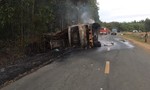 Xe tải chở gạch lật chắn QL1A, xe chở mía lật rồi cháy rụi