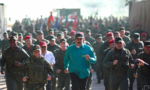 Ông Maduro ngồi xe thiết giáp tham gia diễn tập quân sự