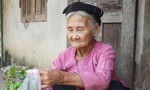 Nhiều người già tại Hà Tĩnh làm đơn xin trả sổ hộ nghèo