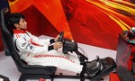 Người dân Sài Gòn hào hứng đua thử F1 tại Vietnam Motor Show