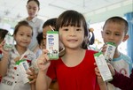 Chương trình sữa học đường đến với học sinh tỉnh Vĩnh Long