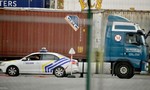 Bỉ lại phát hiện 12 người di cư trốn trong xe container đông lạnh