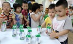 TPHCM: Triển khai chương trình sữa học đường ở 10 quận, huyện