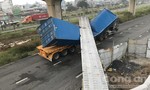 Xe container kéo sập công trình cầu bộ hành ở cửa ngõ đông đúc nhất Sài Gòn