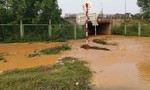 Ngừng cấp nước vì “vỡ” đường ống dẫn nước sạch sông Đà