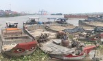 TP.HCM: Bắt quả tang cả đội ghe "khủng" chở cát lậu trên sông Đồng Nai