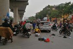 Ô tô tông hàng loạt xe máy, 3 người bị thương nặng