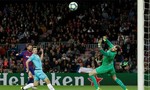 Champions League: Messi tịt ngòi, Barca chia điểm