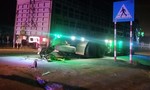 Xe máy "chui" vào gầm xe tải đậu ven đường, thanh niên tử nạn