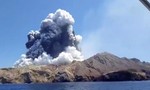 Lính cứu hộ vẫn chưa thể tiếp cận đảo núi lửa khiến nhiều người chết