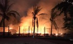 Cháy lớn 4 nhà hàng ở bãi biển, thiệt hại tiền tỷ