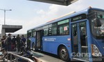 Kinh hoàng xe buýt ở Sài Gòn bị côn đồ tấn công như trong phim