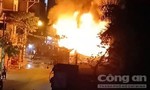 5 người kêu cứu trong cửa hàng cháy ngùn ngụt ở Sài Gòn
