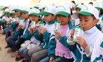 Trẻ em Hà Nam tham gia lễ phát động Chương trình Sữa học đường