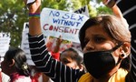 Thiếu nữ Ấn Độ bị thiêu sống sau 2 tháng giam cầm và cưỡng hiếp tập thể