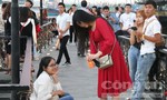 Cả ngàn cặp đôi đến "cầu tình yêu" ở Đà Nẵng ngày lễ tình nhân