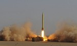 Iran phóng thành công tên lửa từ tàu ngầm “dằn mặt” Mỹ