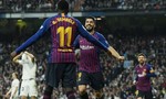 Suarez tỏa sáng, Barca đè bẹp Real trên sân Bernabeu