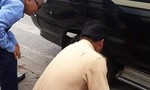 Trung Tá CSGT giúp sửa xe nổ lốp giữa đường