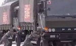 Clip lái xe quân sự Trung Quốc trình diễn quay đầu trong tích tắc